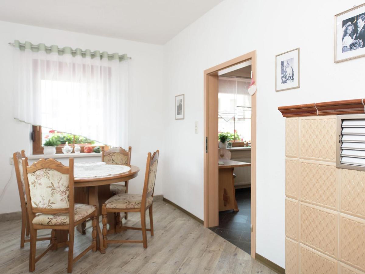 Cozy Apartment In Ore Mountains With Balcony Breitenbrunn  Pokoj fotografie